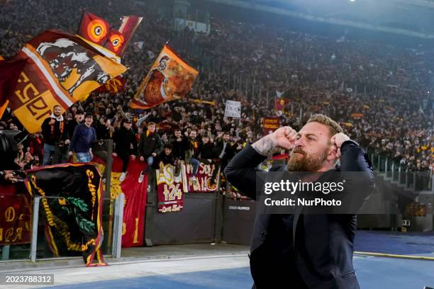 Daniele De Rossi head coach of AS Roma celebrates the victory with AS Roma supporters at the end of the UEFA Europa Play-Off 2leg match between AS...