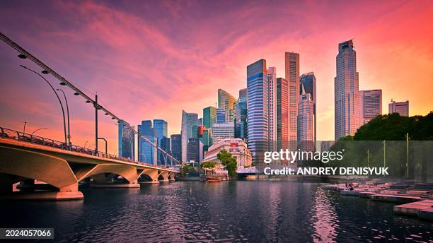 the singapore river at boat quay - singapore land tower stock pictures, royalty-free photos & images