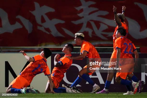 Jadson of Shandong Taishan celebrates with teammates after scoring the team's fourth goal during the AFC Champions League Round of 16 second leg...