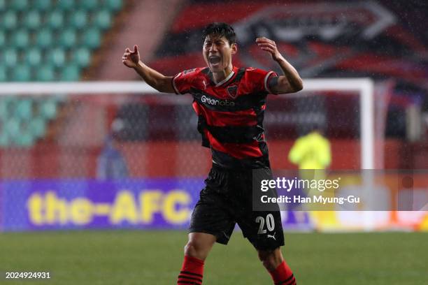 Park Chan-yong of Pohang Steelers celebrates after scoring the team's first goal during the AFC Champions League Round of 16 second leg match between...