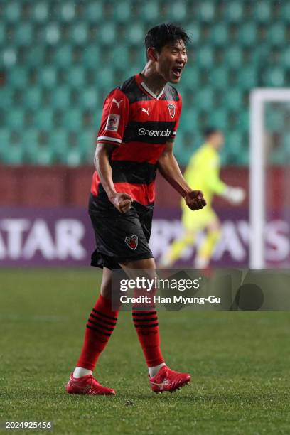 Park Chan-yong of Pohang Steelers celebrates after scoring the team's first goal during the AFC Champions League Round of 16 second leg match between...
