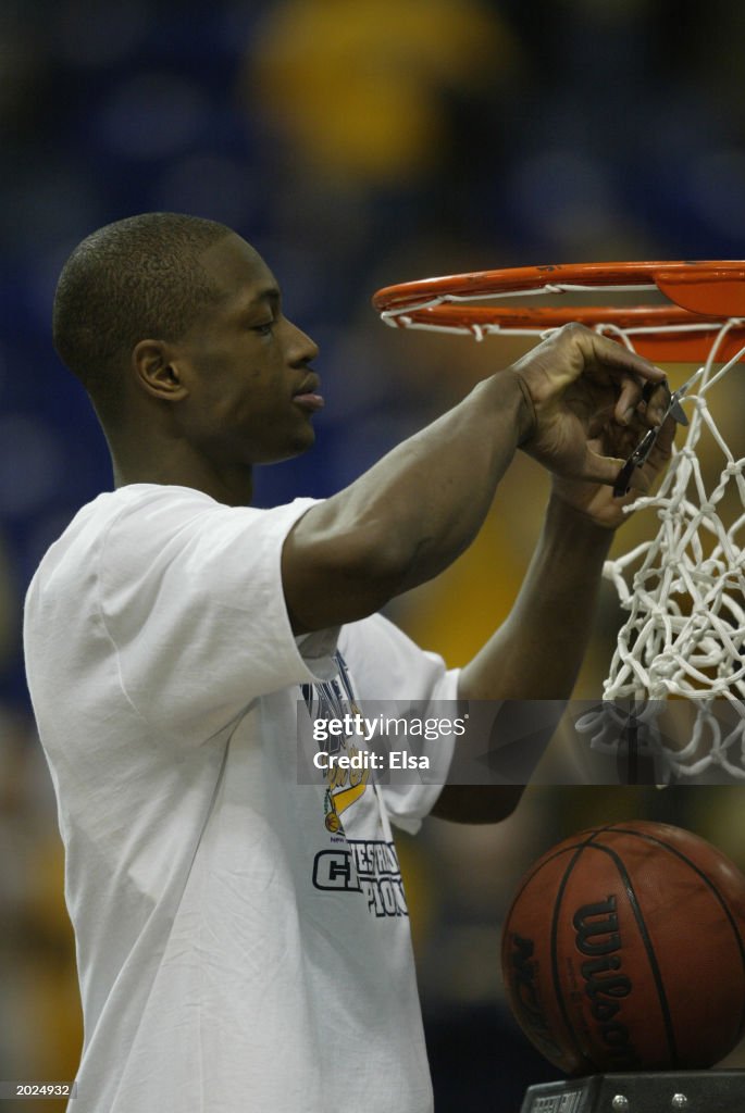 Wade cuts down piece fo the net