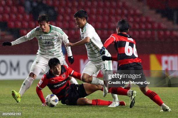 Lee Soo-bin of Jeonbuk Hyundai Motors competes for the ball against Park Chan-yong and Kim Jun-ho of Pohang Steelers during the AFC Champions League...