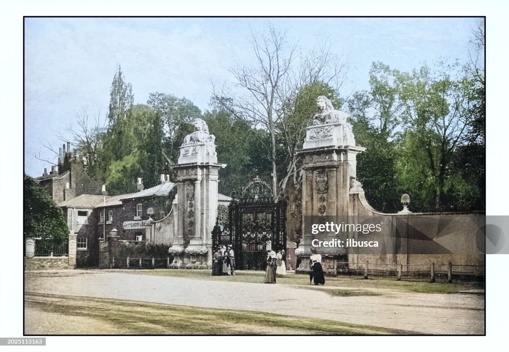 Antique London's photographs: Hampton court palace, Lion gates