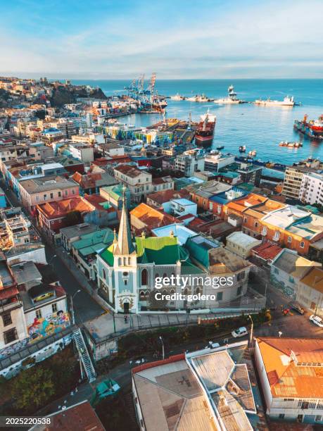 aerial view on old town of valparaiso, chile - valparaíso chili stockfoto's en -beelden