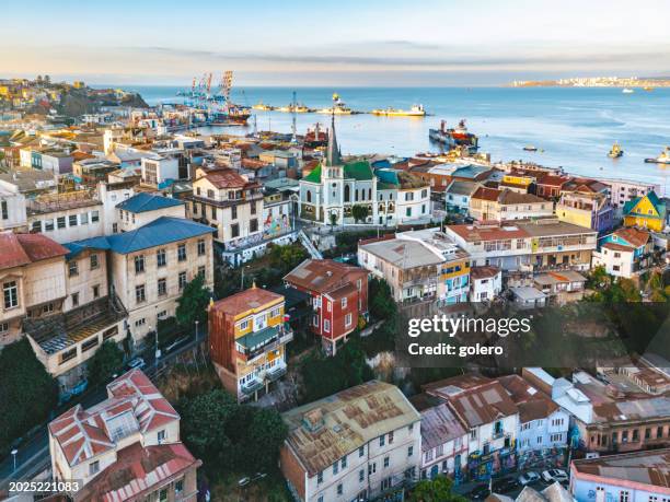 aerial view on old town of valparaiso, chile - valparaíso chili stockfoto's en -beelden