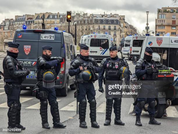 Police take measures as French farmers block roads with their tractors during the farmers demonstration following a 'snail' operation on the Paris...