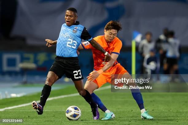 Marcinho of Kawasaki Frontale competes for the ball with Gao Zhunyi of Shandong Taishan during the AFC Champions League Round of 16 second leg match...