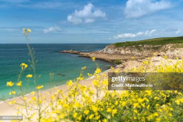 pointe de corsen, bretagne - insel sable island stock-fotos und bilder