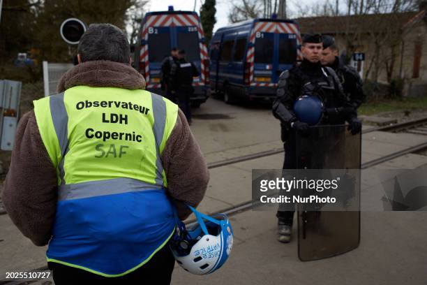 Member of the Observatory of Police Practices is being blocked by the Gendarmes Mobiles from entering the ZAD. Michel Forst, the United Nations...