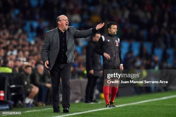 Head coach Rafael Benitez of RC Celta Vigo reacts during the LaLiga EA Sports match between Celta Vigo and FC Barcelona at Estadio Balaidos on...