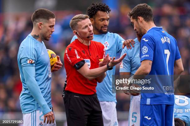 Jaime Mata of Getafe CF speaks to with referee Alejandro Hernandez Hernandez during the LaLiga EA Sports match between Getafe CF and Celta Vigo at...