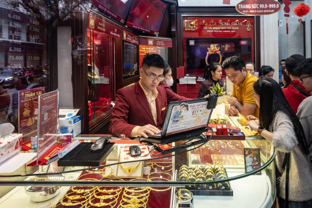 VNM: Gold Stores in Hanoi Ahead of Retail Figures