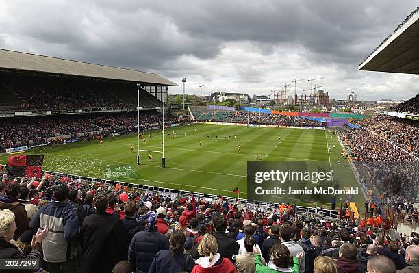 General view of the Heineken Cup Kick off during the Heineken Cup Final match between Perpignan and Toulouse on May 24, 2003 at Lansdowne Road,...