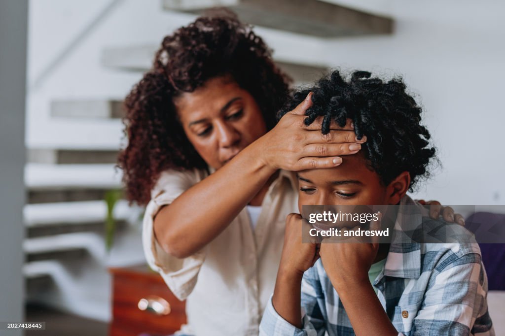 Mãe e filho com febre