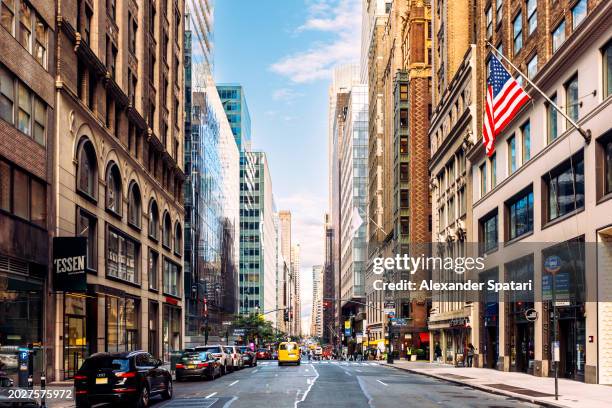 madison avenue on a sunny day, manhattan, new york city, usa - madison avenue stock-fotos und bilder