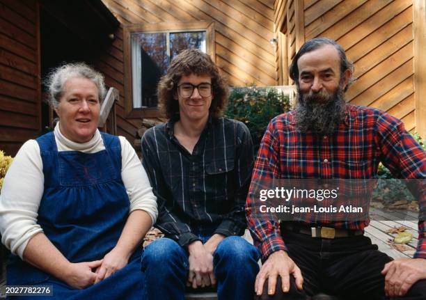 Hacker Robert T. Morris with his parents, Anne and Robert Morris in Washington on November 11, 1988. This Cornell University graduate student...