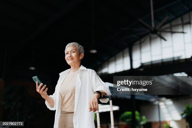 asian senior woman business travel - business class imagens e fotografias de stock