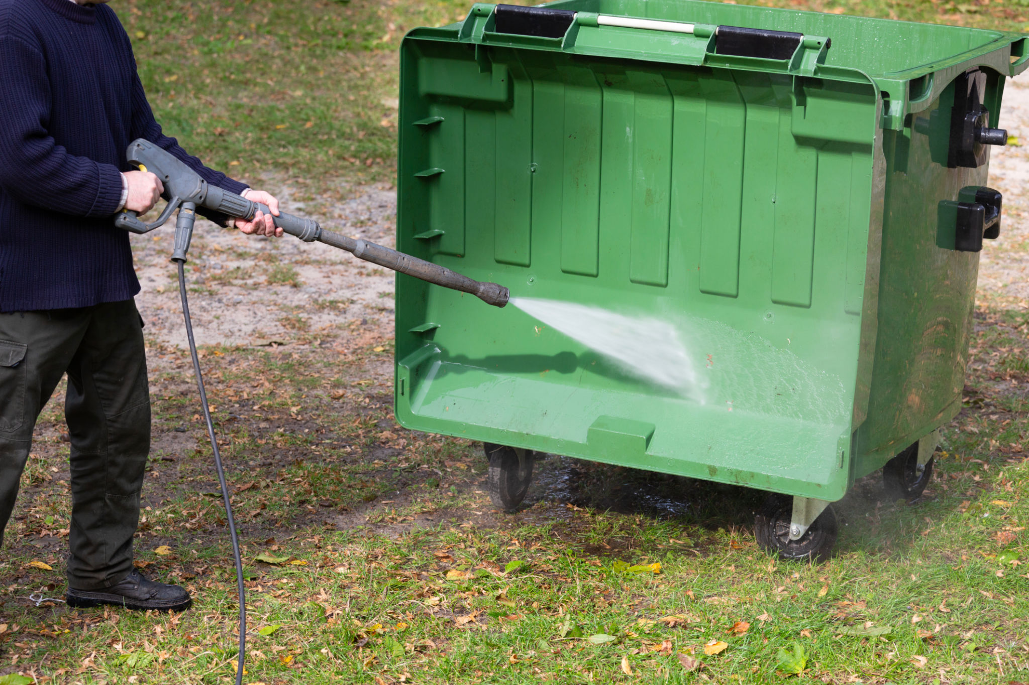 clean garbage bin