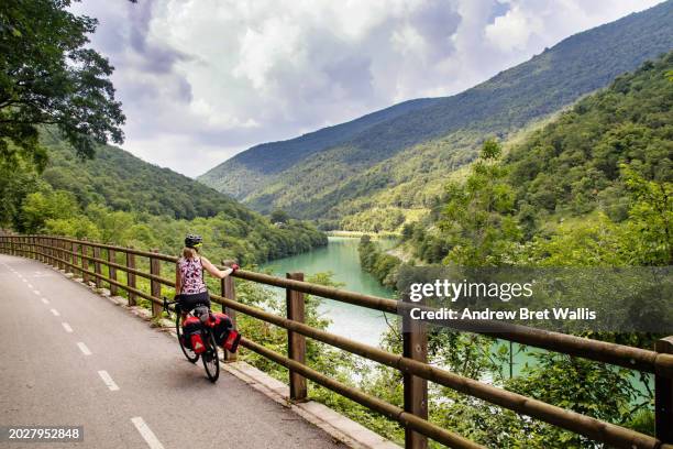 female touring cyclist on the soca river cycling trail - eslovenia fotografías e imágenes de stock