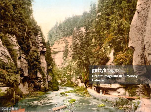 edmund's gorge, kamnitz gorge, elbe sandstone mountains between srbska kamenice, windisch-kamnitz, bohemia, czech republic, around 1890, historical, digitally restored reproduction from a 19th century original edmund's gorge, kamnitz gorge, elbe sandstone - オルタナティブプロセス点のイラスト素材／クリップアート素材／マンガ素材／アイコン素材