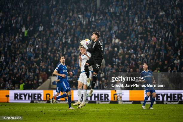 Luca Schuler from 1. FC Magdeburg and Marius Müller from FC Schalke 04 during the 2. Bundesliga match between 1. FC Magdeburg and FC Schalke 04 on in...