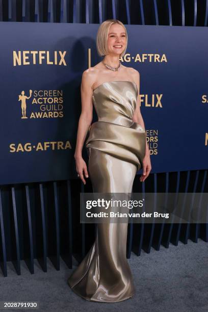 Los Angeles, CA Carey Mulligan arriving on the red carpet at the 30th Screen Actors Guild Awards in Shrine Auditorium and Expo Hall in Los Angeles,...