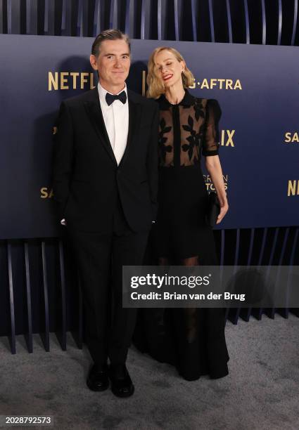 Los Angeles, CA Billy Crudup and Naomi Watts arriving on the red carpet at the 30th Screen Actors Guild Awards in Shrine Auditorium and Expo Hall in...