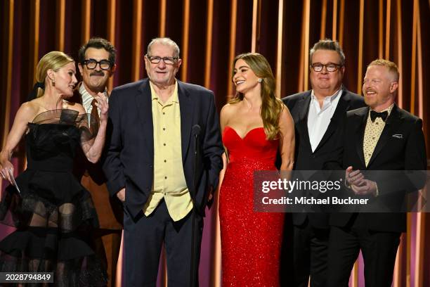 Julie Bowen, Ty Burrell, Ed O'Neill, Sofía Vergara, Eric Stonestreet, and Jesse Tyler Ferguson at the 30th Annual Screen Actors Guild Awards held at...