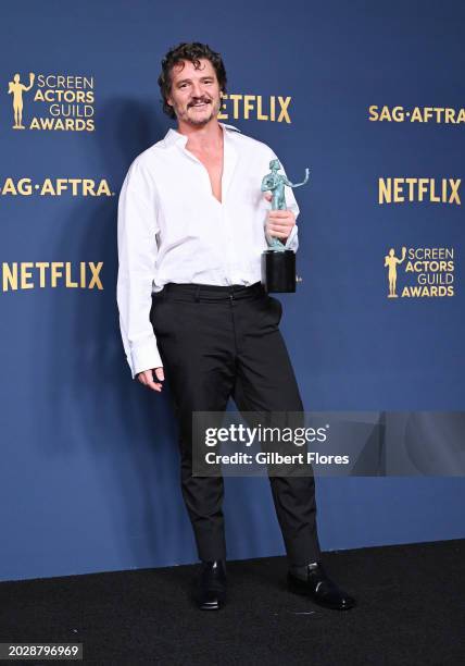Pedro Pascal poses in the press room with the award for Outstanding Performance by a Male Actor in a Drama Series for "The Last of Us" during at the...