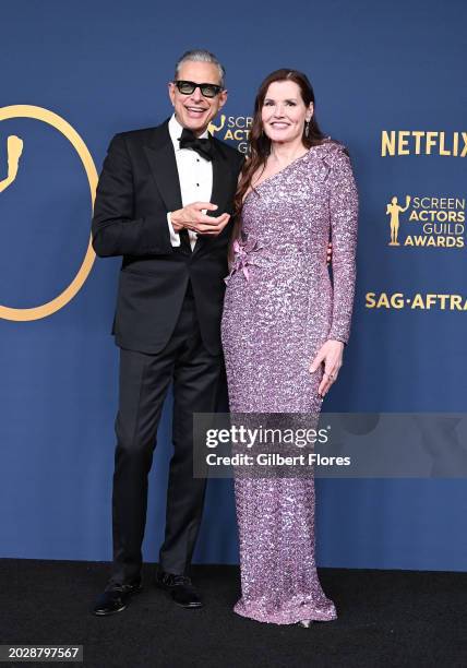 Jeff Goldblum and Geena Davis pose in the press room at the 30th Annual Screen Actors Guild Awards held at the Shrine Auditorium and Expo Hall on...