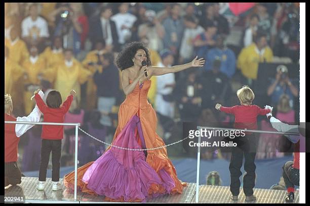 Diana Ross sings during the halftime show for Super Bowl XXX between the Dallas Cowboys and the Pittsburgh Steelers at Sun Devil Stadium in Tempe,...