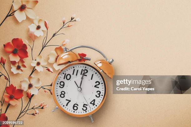 spring forward - zona horaria fotografías e imágenes de stock