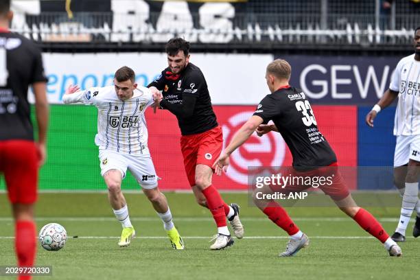 Kacper Kozlowski of Vitesse, Troy Parrott of sbv Excelsior, Julian Baas of sbv Excelsior during the Dutch Eredivisie match between sbv Excelsior and...