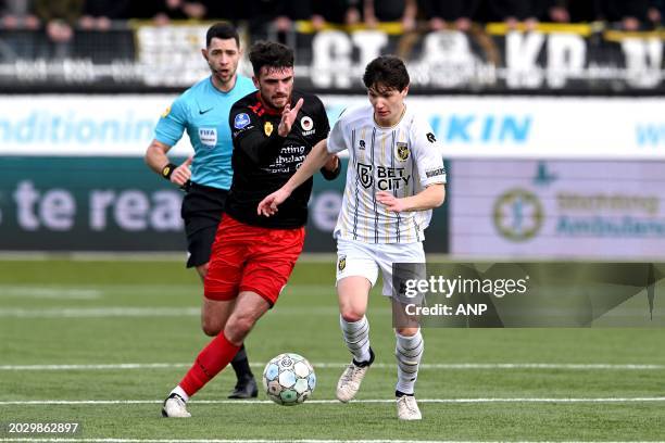 Troy Parrott of sbv Excelsior, Paxten Aaronson of Vitesse during the Dutch Eredivisie match between sbv Excelsior and Vitesse at the Van Donge & De...