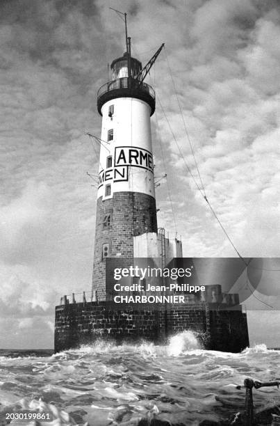 Le phare d'Ar-Men de l'île de Sein, en 1956.