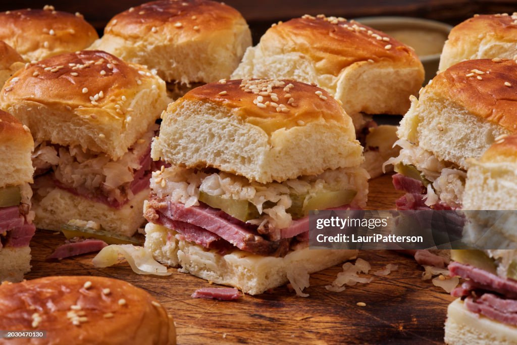 Hawaiian Roll Reuben Sliders