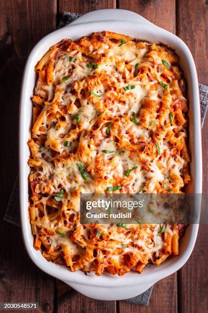 ziti al horno - al horno fotografías e imágenes de stock