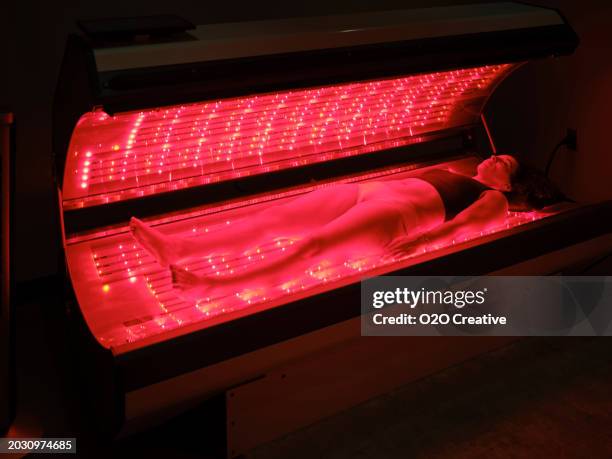 Woman Led Light Led Light Therapy Photos and Premium High Res Pictures - Getty Images