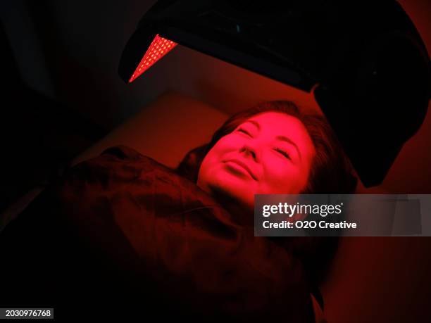 Woman Led Light Led Light Therapy Photos and Premium High Res Pictures - Getty Images