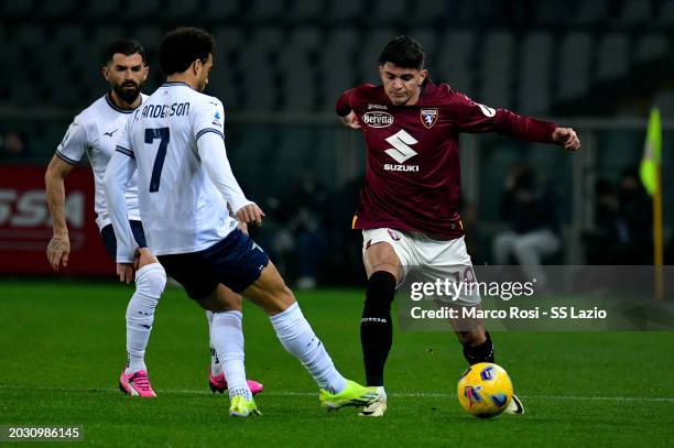 Felipe Anderson of SS Lazio compete for the ball with Raul Bellanova of Torino FC during the Serie A TIM match between Torino FC and SS Lazio at...