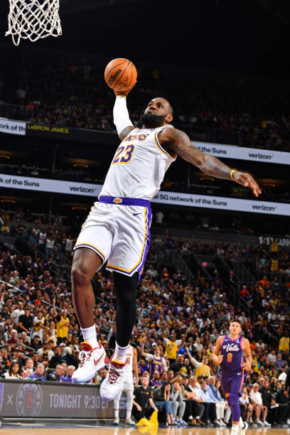 Lebron James Dunk Photos and Premium High Res Pictures - Getty Images