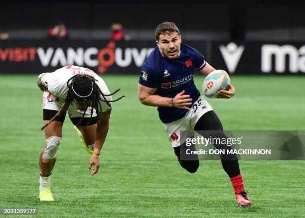 France's Antoine Dupont scores a try during the 2024 HSBC Canada Sevens rugby tournament match between France and USA at BC Place Stadium in...