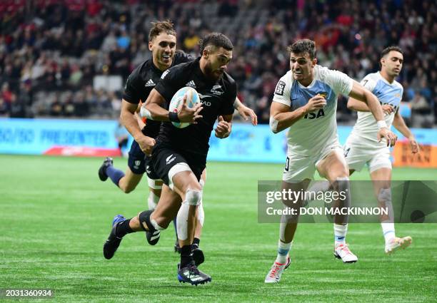 New Zealand's Brady Rush controls the ball to score a try against Argentina during the HSBC SVNS Vancouver tournament in Vancouver on February 25,...