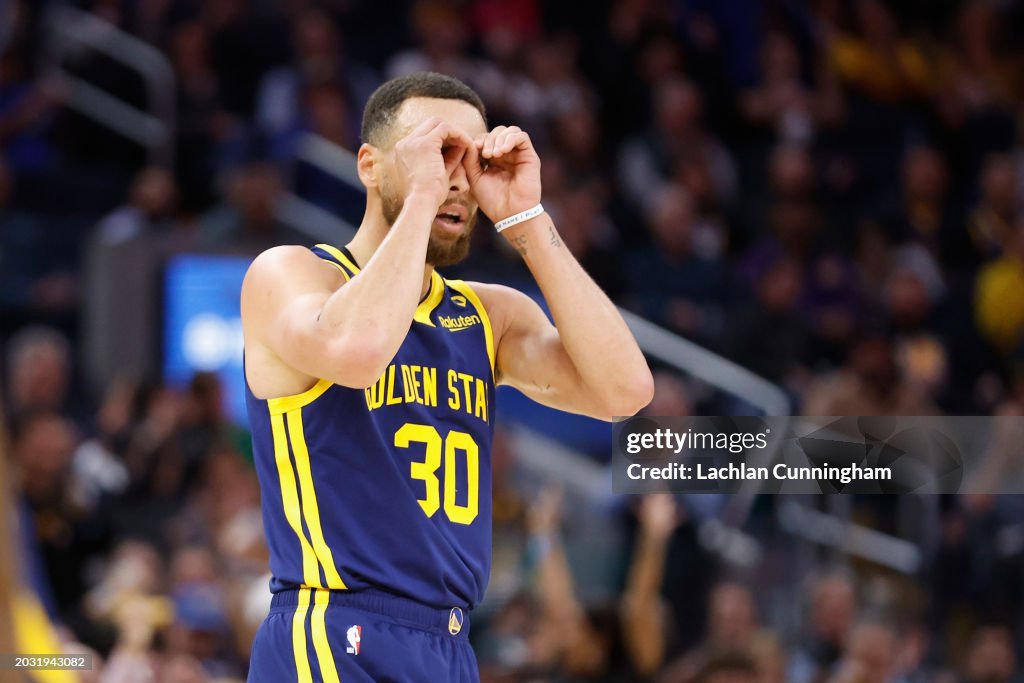 Los Angeles Lakers v Golden State Warriors