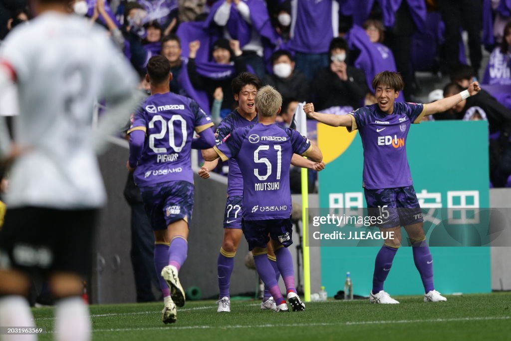 Yuki OHASHI of Sanfrecce Hiroshima celebrates scoring his sideʻs... News Photo - Getty Images
