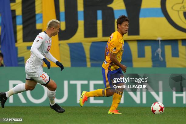 Gakuto Notsuda of Vegalta Sendai controls the ball against Marcelo Toscano of Omiya Ardija during the J.League J1 match between Vegalta Sendai and...