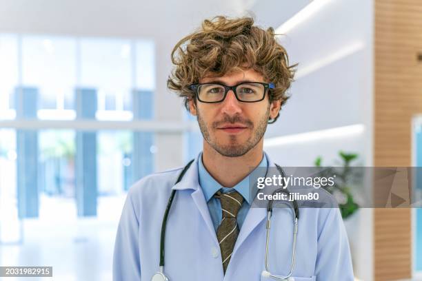 Typical Doctor 1,042 Doctor Profile Photo Stock Photos, High-Res Pictures, and Images ...