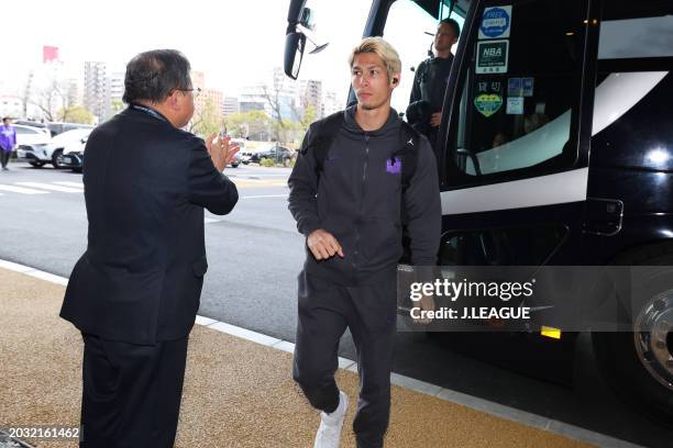 Sho SASAKI of Sanfrecce Hiroshima Players is seen on arrival at the stadium prior to the J.LEAGUE MEIJI YASUDA J1 1st Sec. Math between Sanfrecce...