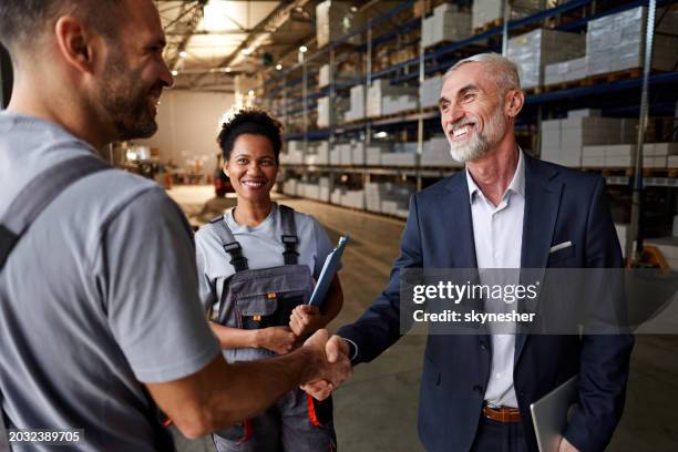 we have a deal! - mestre de obras imagens e fotografias de stock